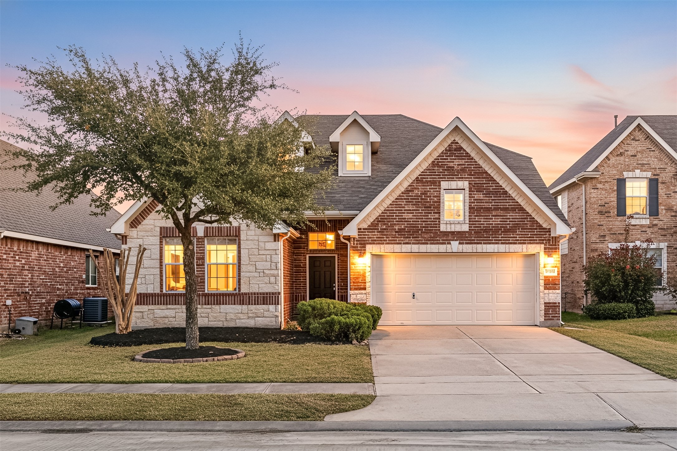 Welcome home to 15114 Spring Sun Court located in Sunsset Ridge and zoned to Humble ISD. This charming two-story home, where classic brick and elegant stone veneer combine to create striking curb appeal. The property offers a welcoming atmosphere and thoughtful architectural details.