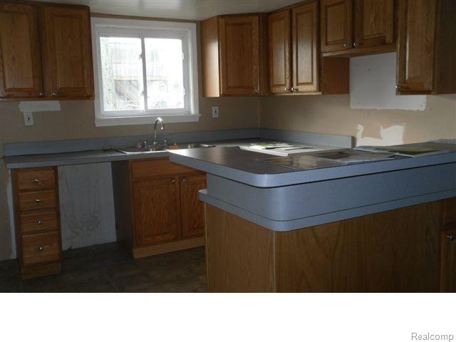 2889 Longview Avenue Rochester, MI 48307 - Photo 2 of 6 KITCHEN