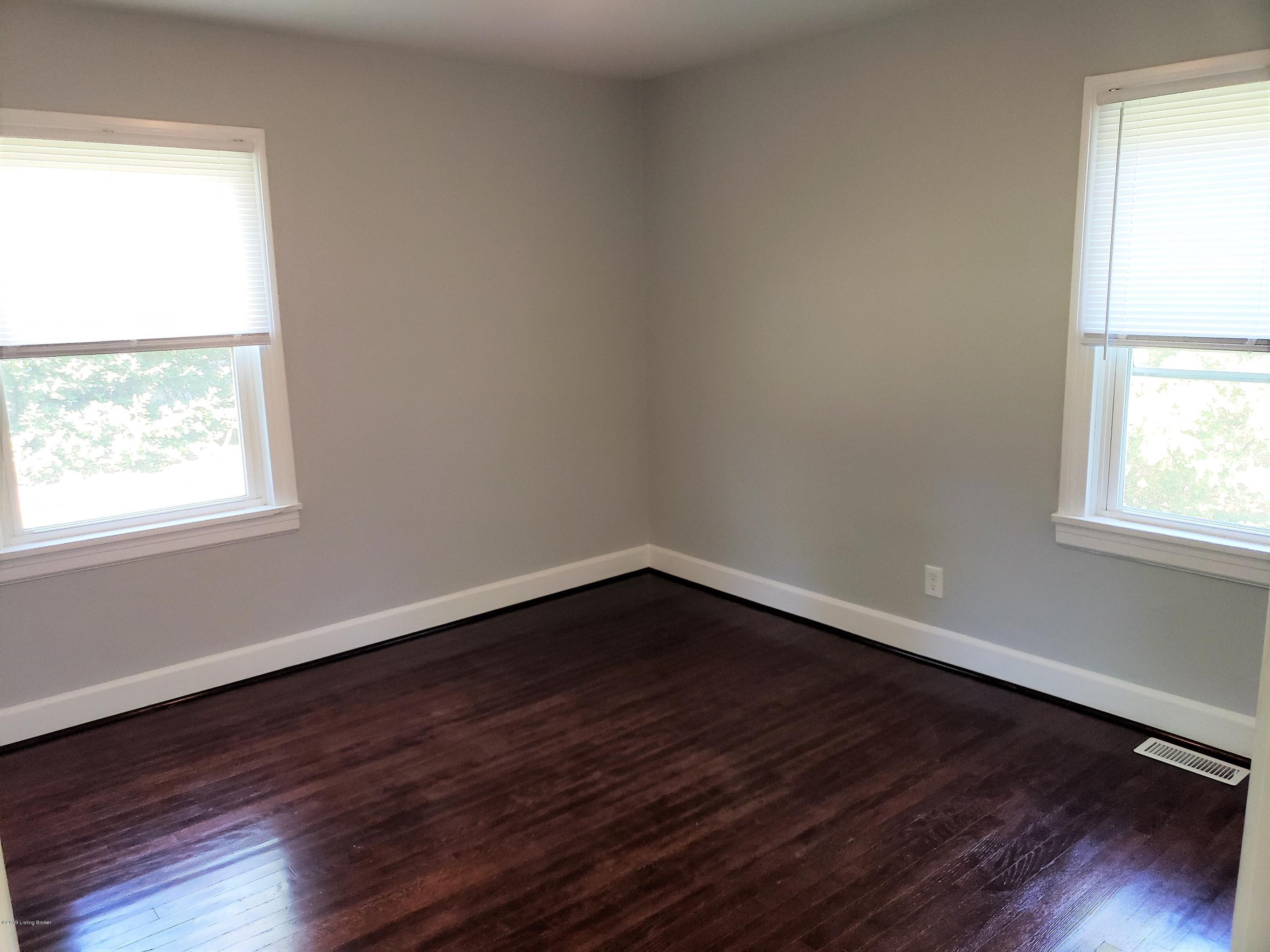 4609 Dohn Road Louisville, KY 40216 - Photo 11 of 27 04