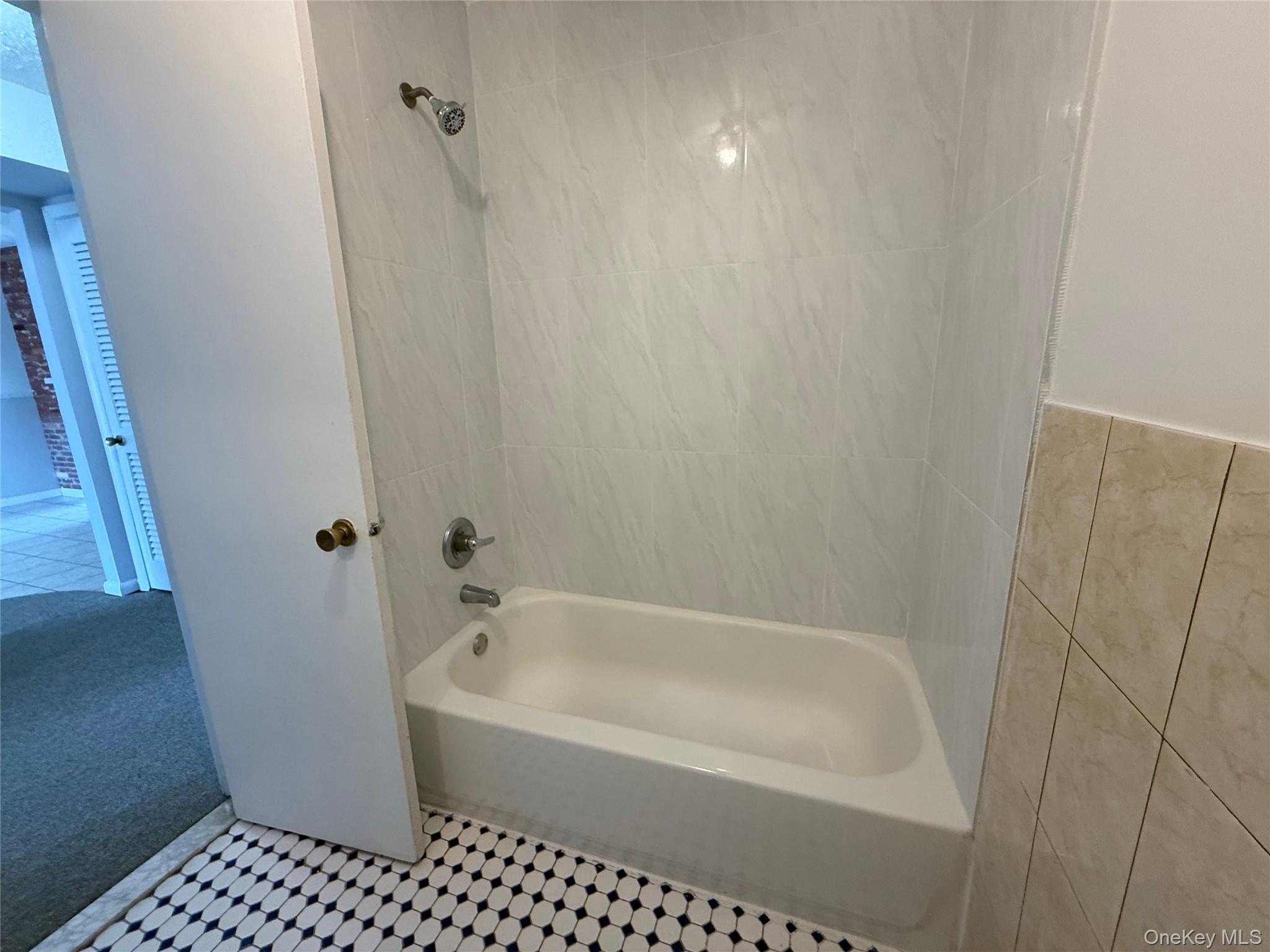 26 Cooper Road, Unit 811 Poughkeepsie, NY 12603 - Photo 15 of 25 Updated main bath
