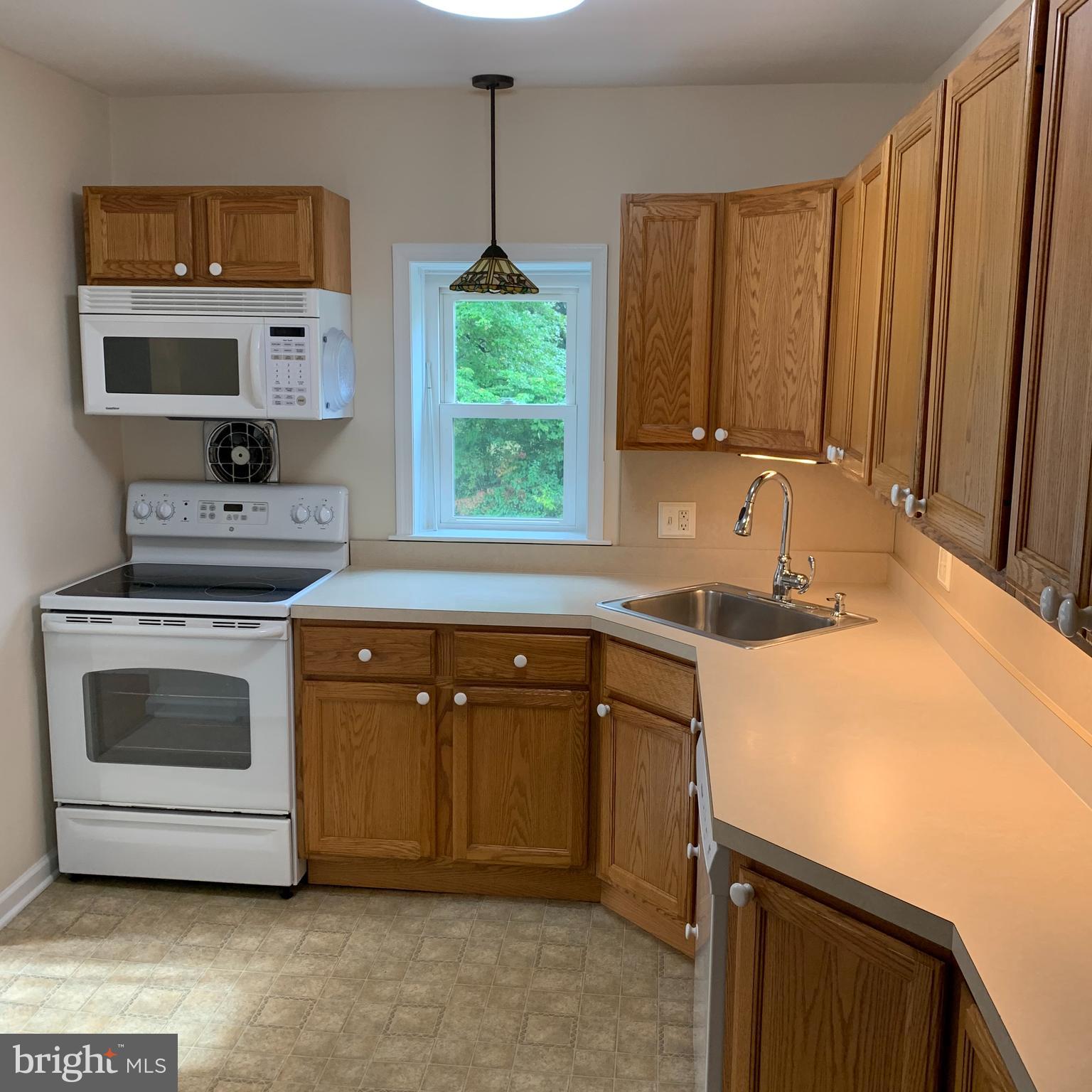 1082 East Sandy Ridge Road Doylestown, PA 18901 - Photo 3 of 7