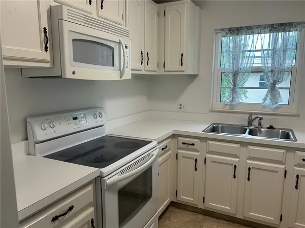 $1,600 | 4 Vista Gdns Trail, Unit 207, Vero Beach, FL 32962