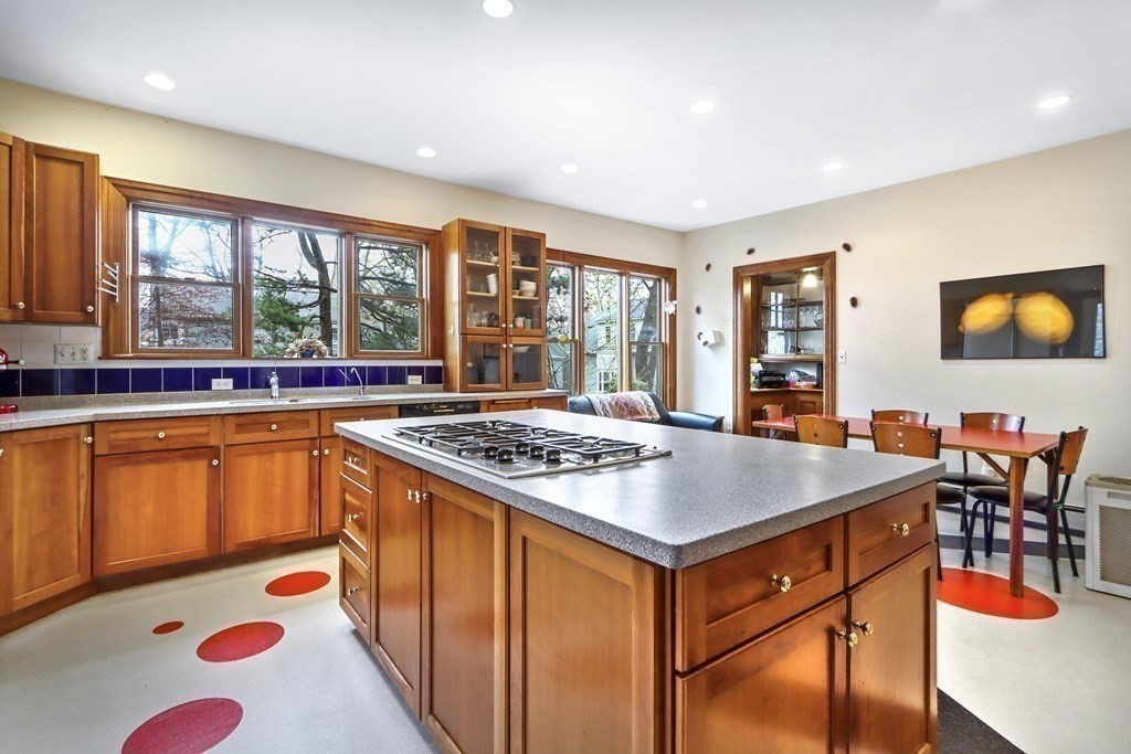 69 Naples Road Brookline, MA 02446 - Photo 12 of 29 Gallery Image 12