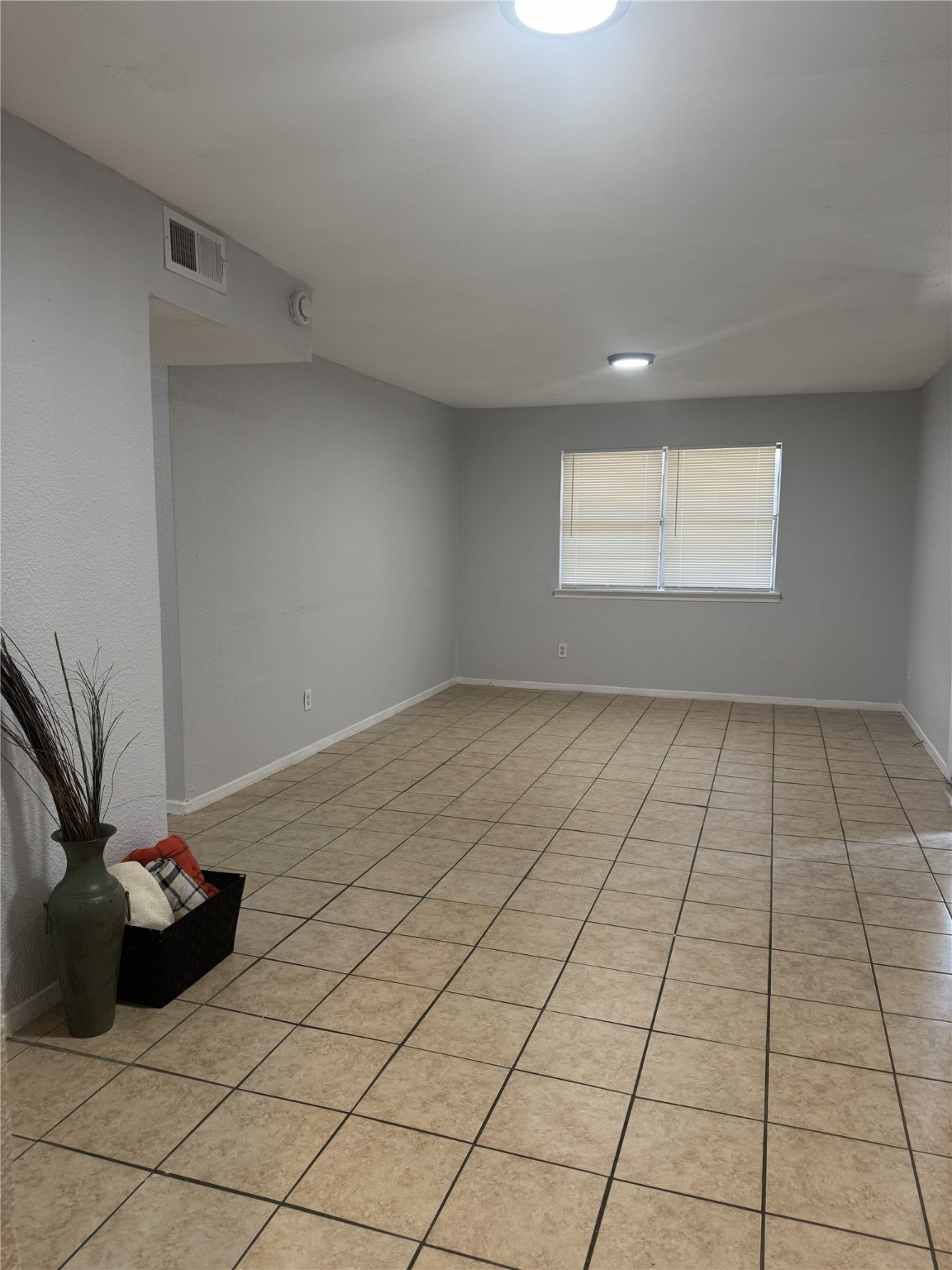 9100 Dodson Street, Unit 10 Houston, TX 77093 - Photo 5 of 11 a view of an empty room and window