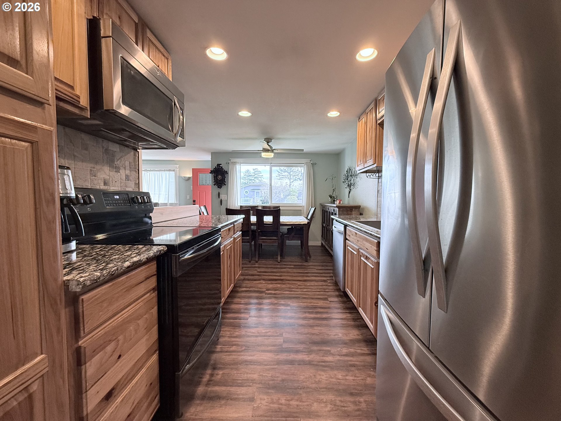 370 North Wall Street Coos Bay, OR 97420 - Photo 13 of 36 a large kitchen with stainless steel appliances granite countertop lots of counter top space