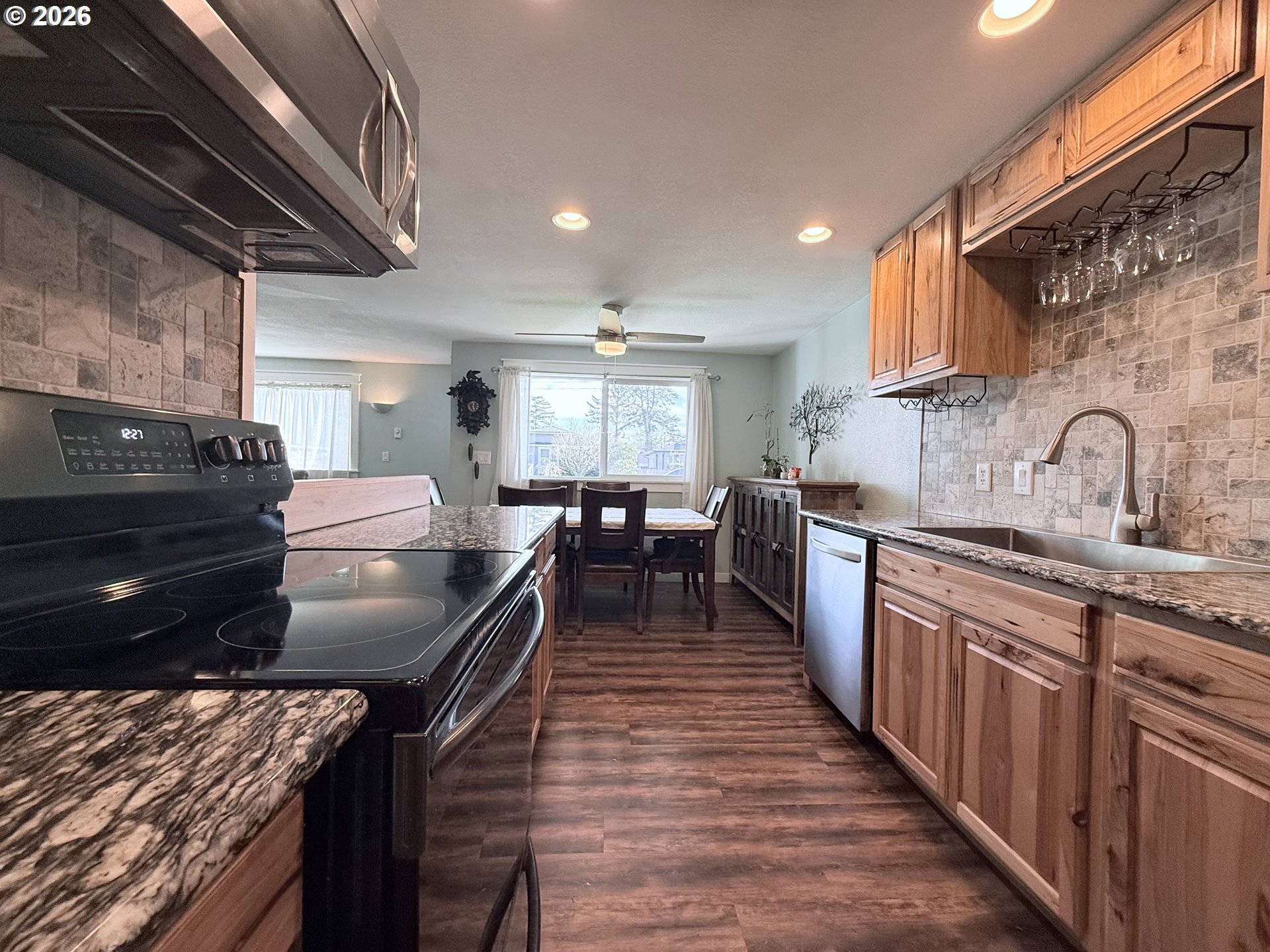 370 North Wall Street Coos Bay, OR 97420 - Photo 15 of 36 a kitchen with lots of counter space