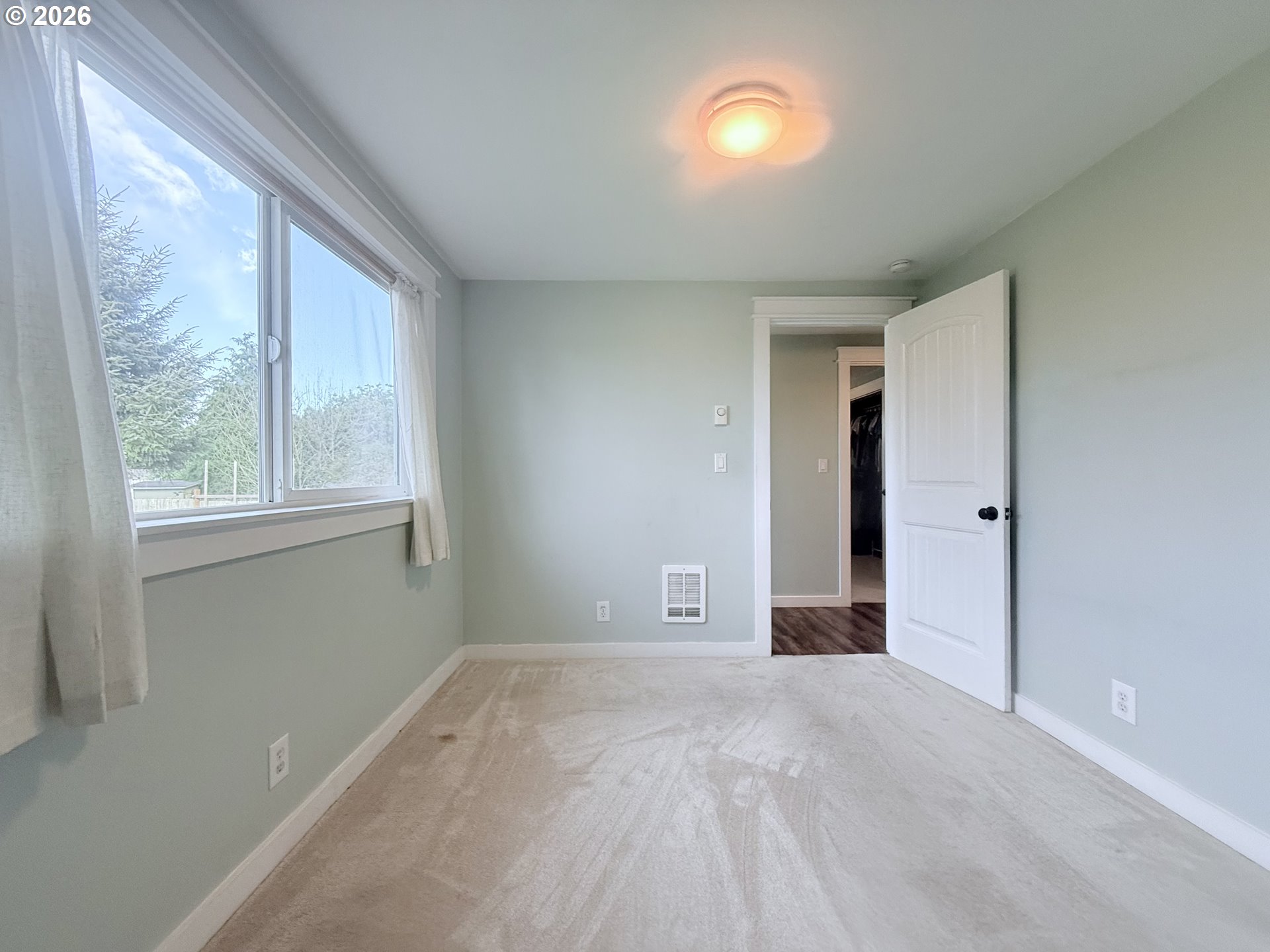 370 North Wall Street Coos Bay, OR 97420 - Photo 26 of 36 a view of an empty room with a window