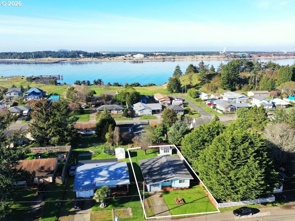 370 North Wall Street Coos Bay, OR 97420 - Photo 4 of 36 a view of a city