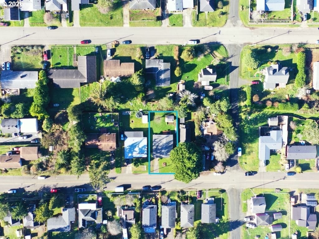 370 North Wall Street Coos Bay, OR 97420 - Photo 5 of 36 a view of yard