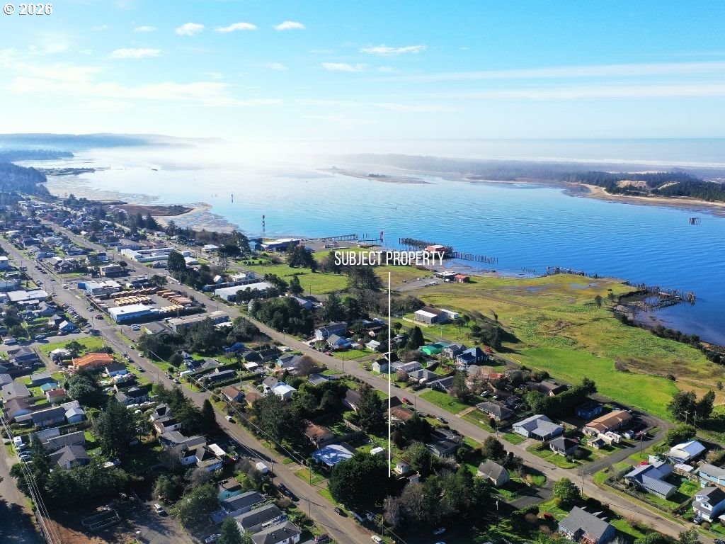 370 North Wall Street Coos Bay, OR 97420 - Photo 7 of 36 an aerial view of multiple house