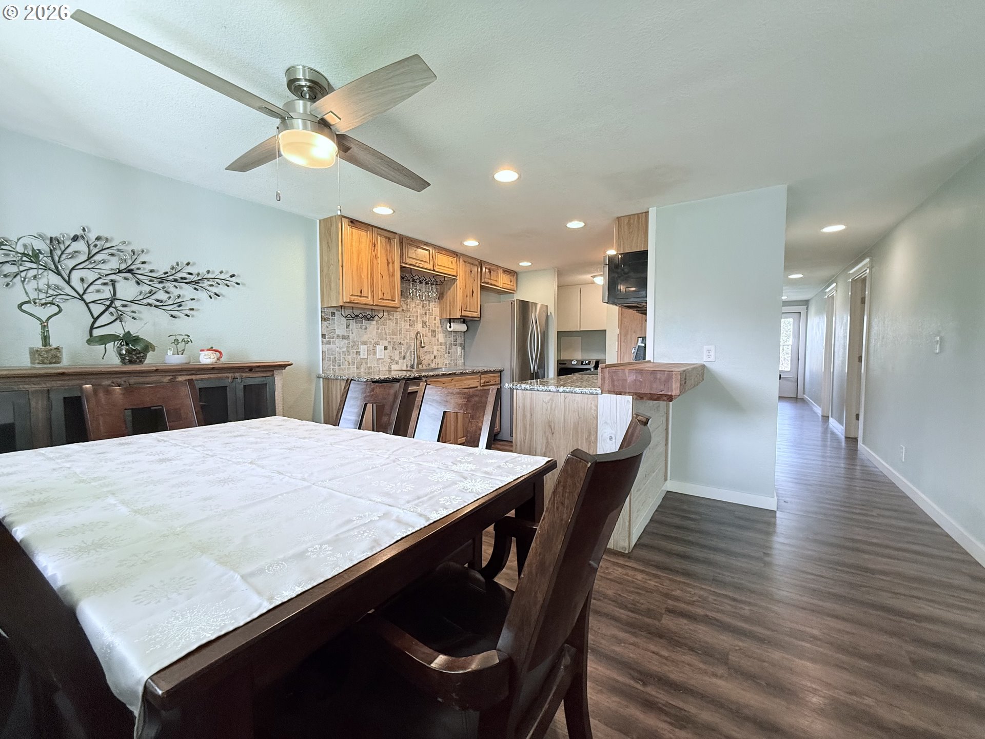 370 North Wall Street Coos Bay, OR 97420 - Photo 10 of 36 a large kitchen with a table and chairs