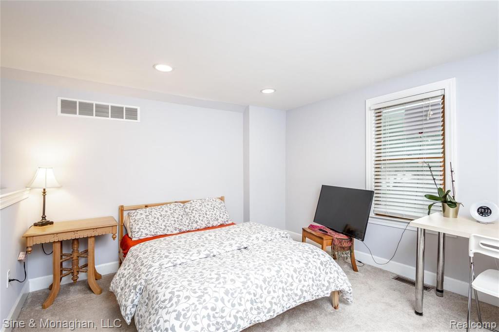 1308 Hampton Road Grosse Pointe, MI 48236 - Photo 25 of 36