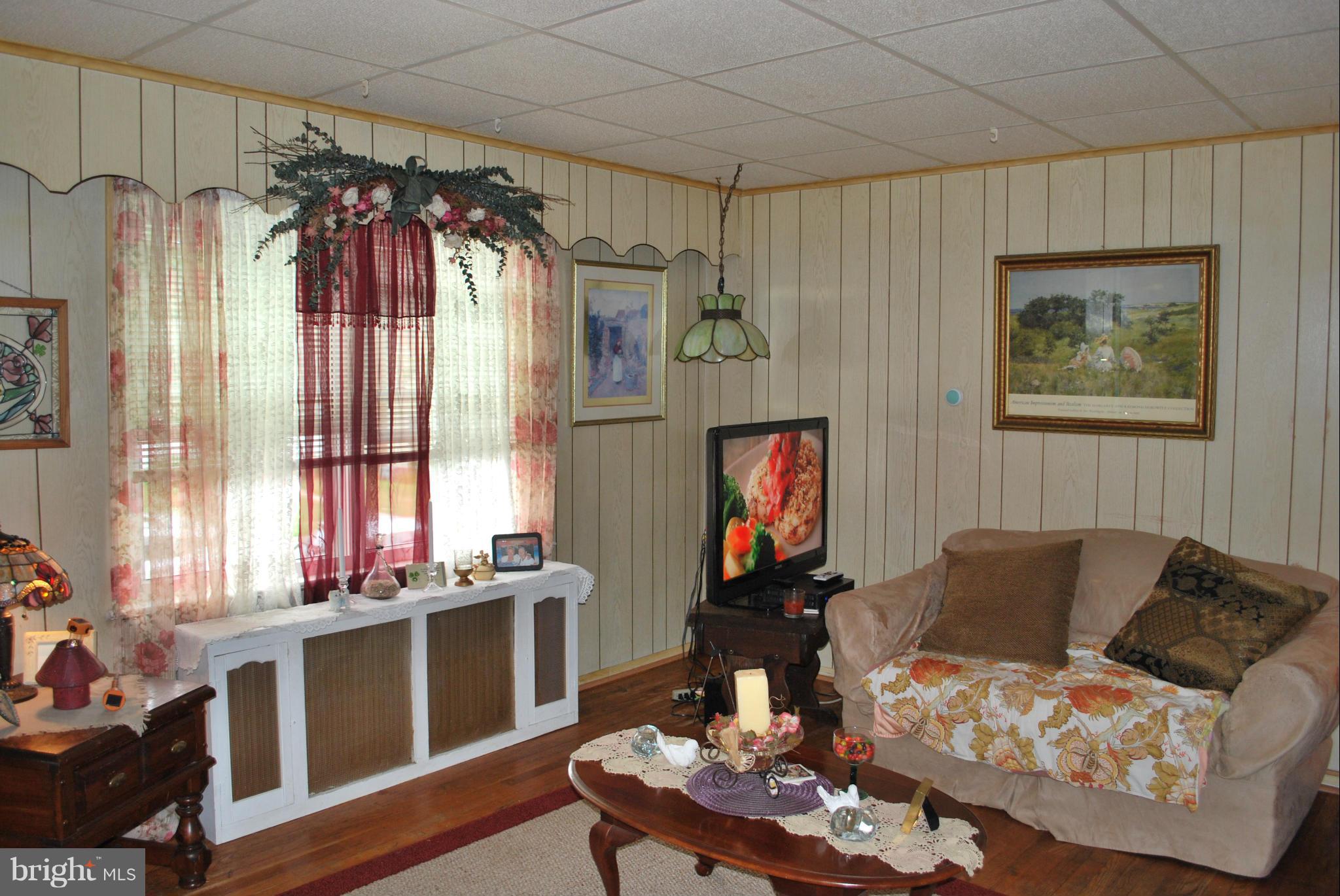 940 Elm Ridge Avenue Baltimore, MD 21229 - Photo 13 of 21 Unit 1 Living Room