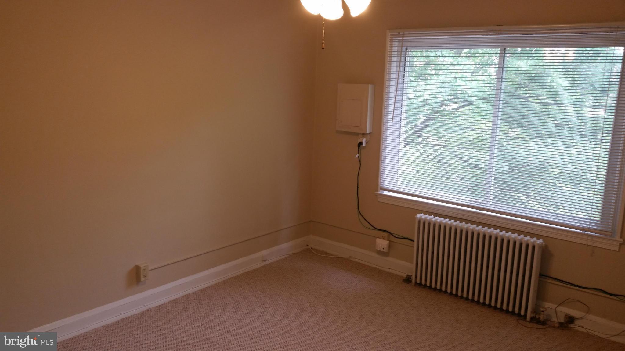 940 Elm Ridge Avenue Baltimore, MD 21229 - Photo 4 of 21 Unit 2 Living Room