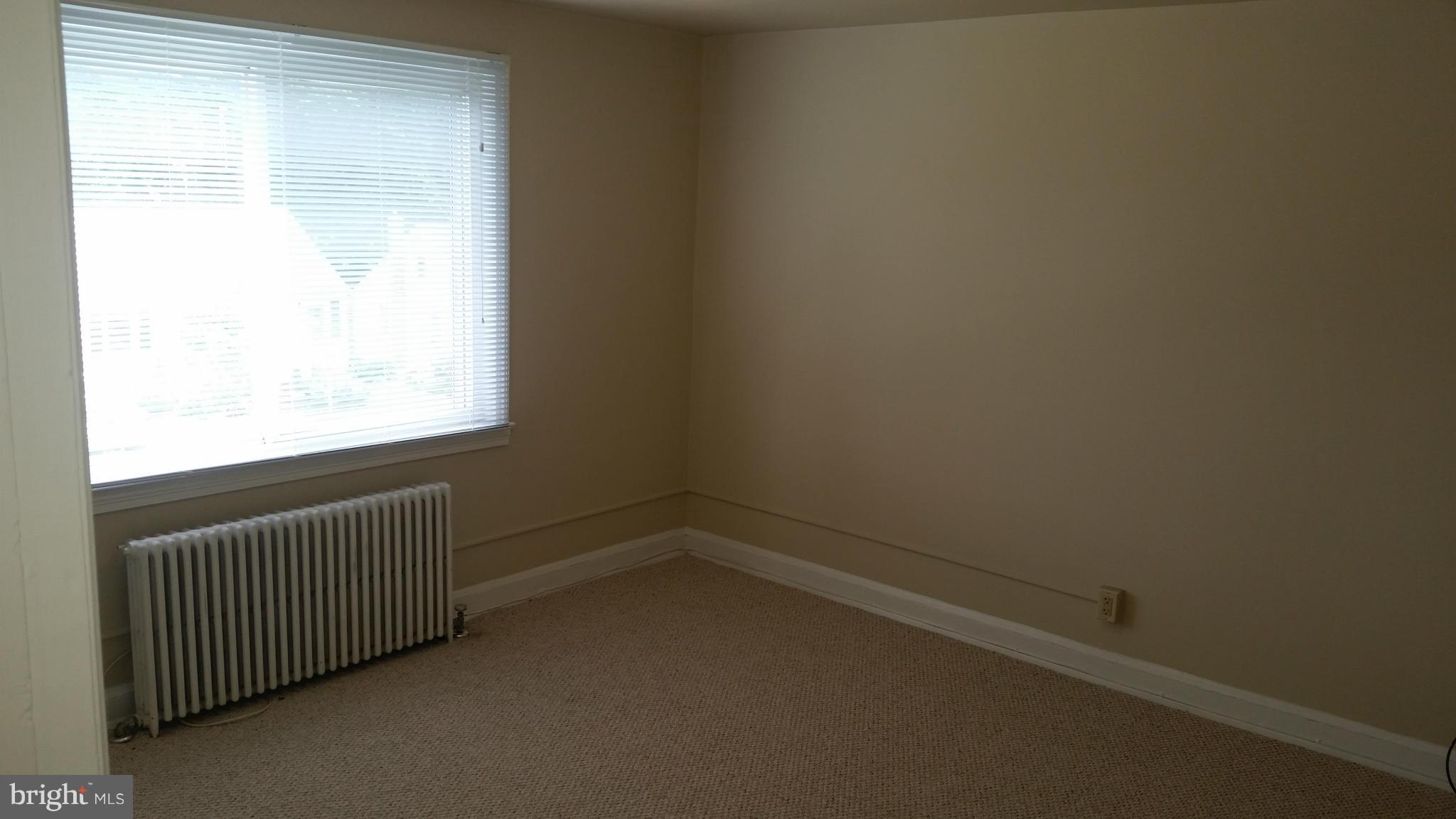 940 Elm Ridge Avenue Baltimore, MD 21229 - Photo 7 of 21 Unit 2 Living Room