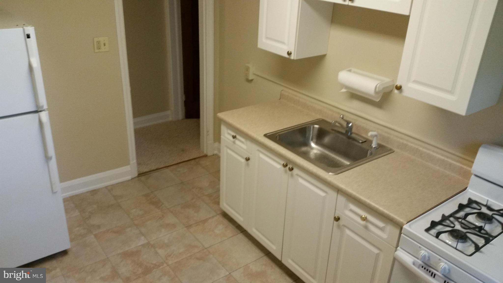 940 Elm Ridge Avenue Baltimore, MD 21229 - Photo 8 of 21 Unit 2 Kitchen