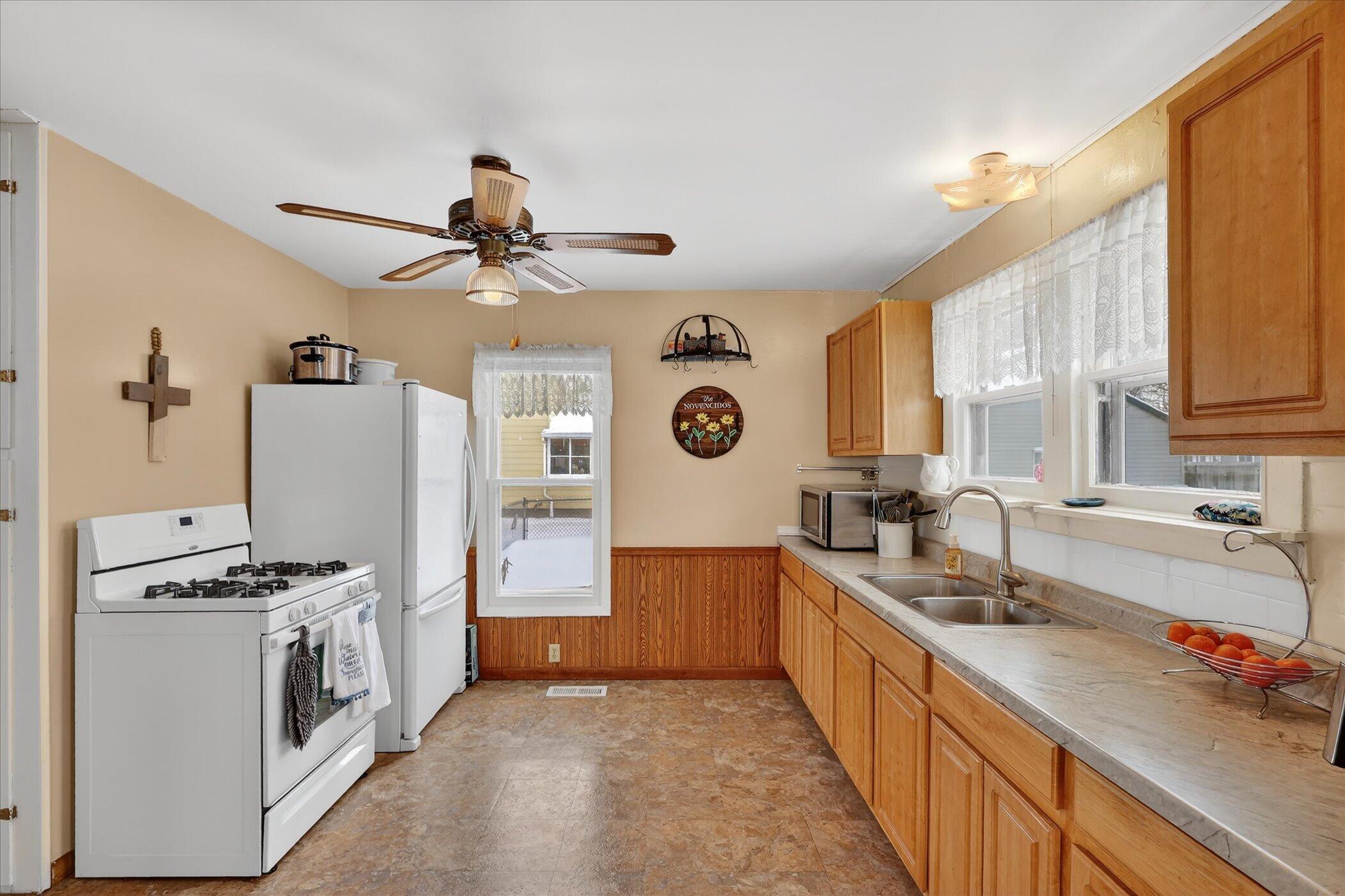 134 Cherry Street Climax, MI 49034 - Photo 12 of 31 16-134-Cherry-St-Climax-MI-49034-WindowS