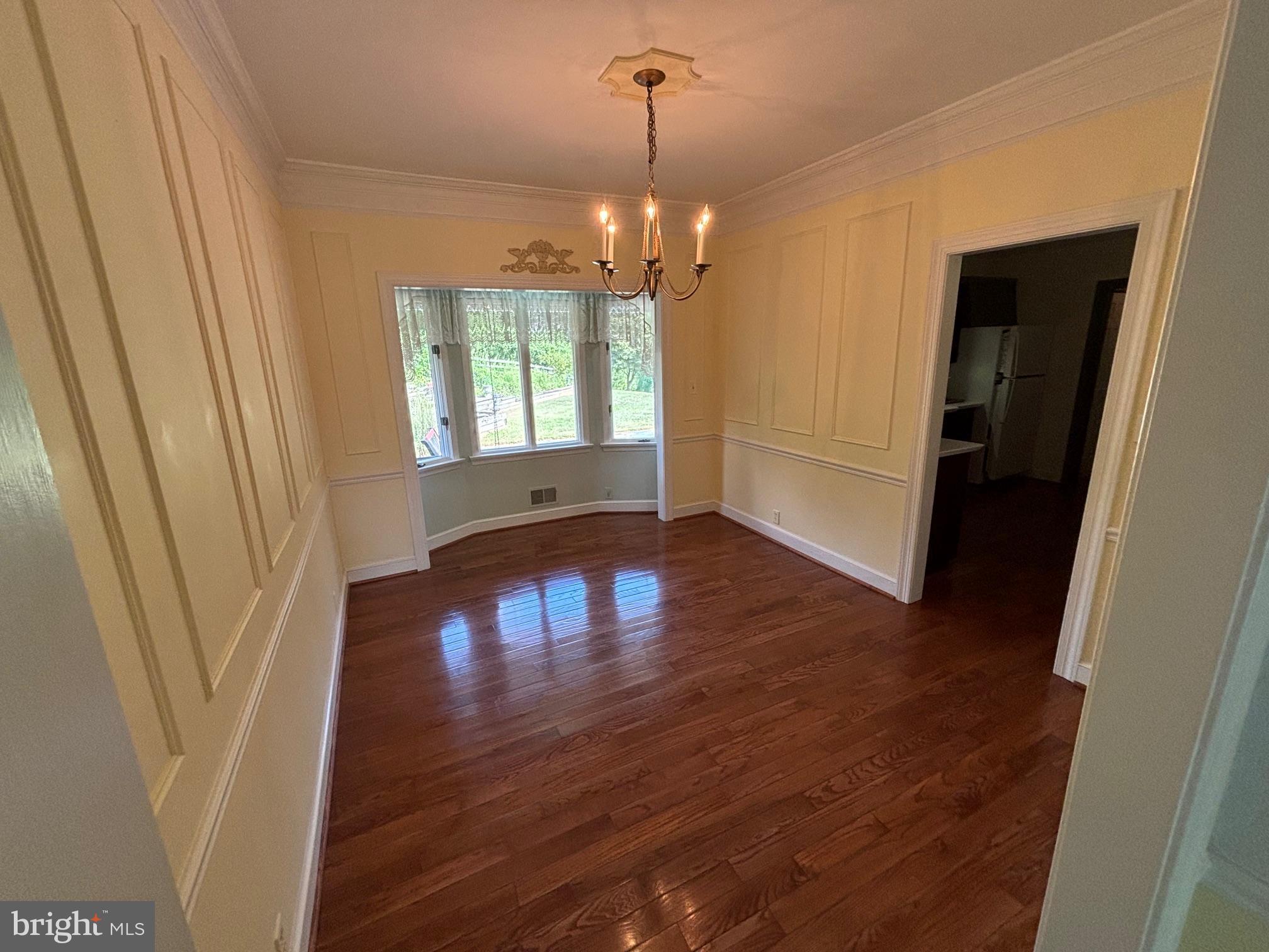 10024 Colvin Run Road Great Falls, VA 22066 - Photo 17 of 43 Dining Room