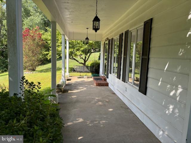 10024 Colvin Run Road Great Falls, VA 22066 - Photo 5 of 43