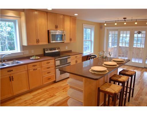 39 Fiddlehead Lane Freeport, ME 04032 - Photo 7 of 25 Kitchen. Portland Maine Real Estate:...