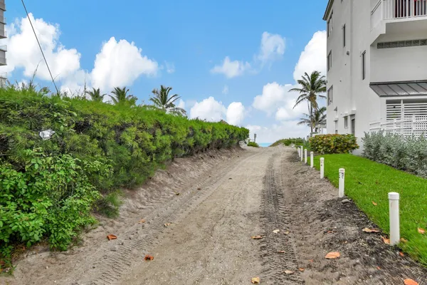 $2,099 | 1932 Northeast 7th Street, Unit 1, Deerfield Beach, FL 33441