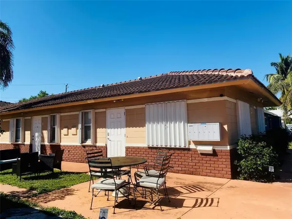 $2,200 | 1932 Northeast 7th Street, Unit 1, Deerfield Beach, FL 33441