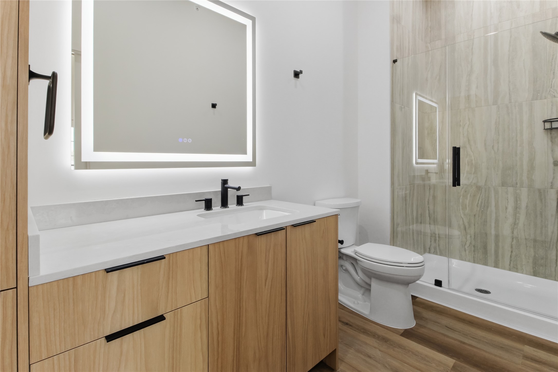 5614 Larkin Street, Unit G Houston, TX 77007 - Photo 19 of 20 a bathroom with a sink a toilet and shower