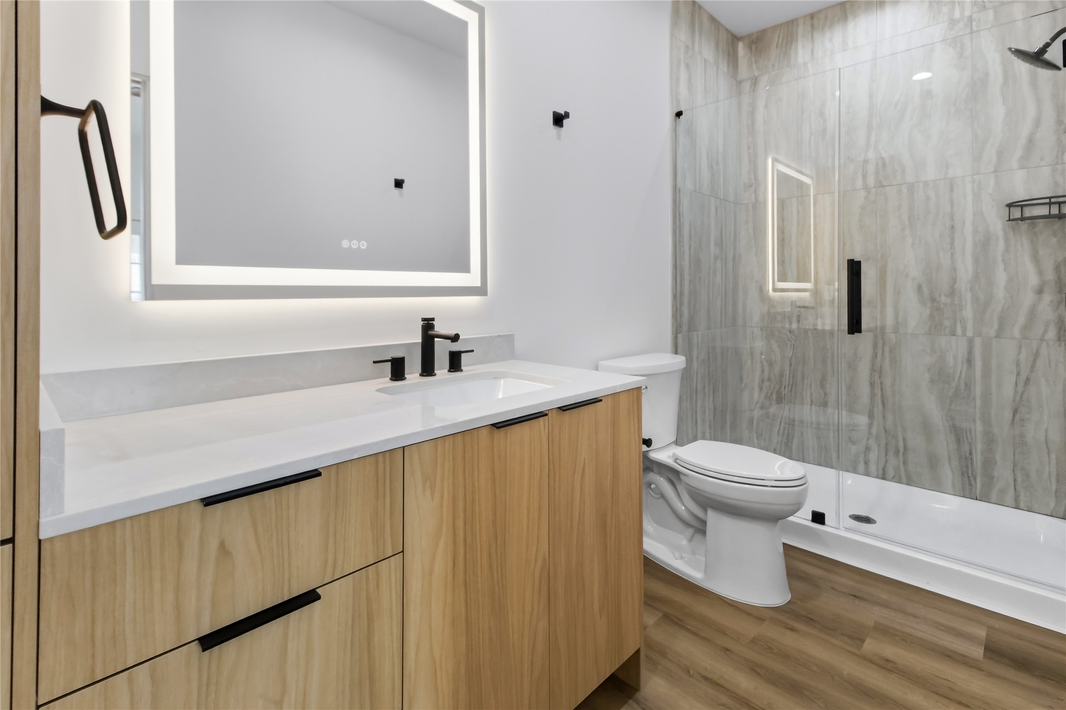 5614 Larkin Street, Unit G Houston, TX 77007 - Photo 5 of 20 a bathroom with a sink a toilet and shower