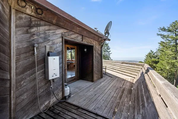 a view of outdoor kitchen