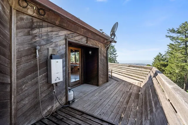 a view of outdoor kitchen