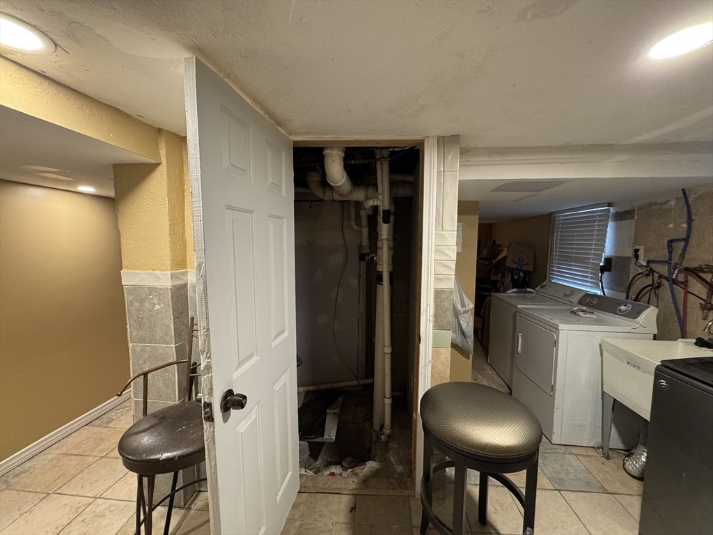 27 Harlow Street Worcester, MA 01605 - Photo 29 of 32 a room with a chair and tables