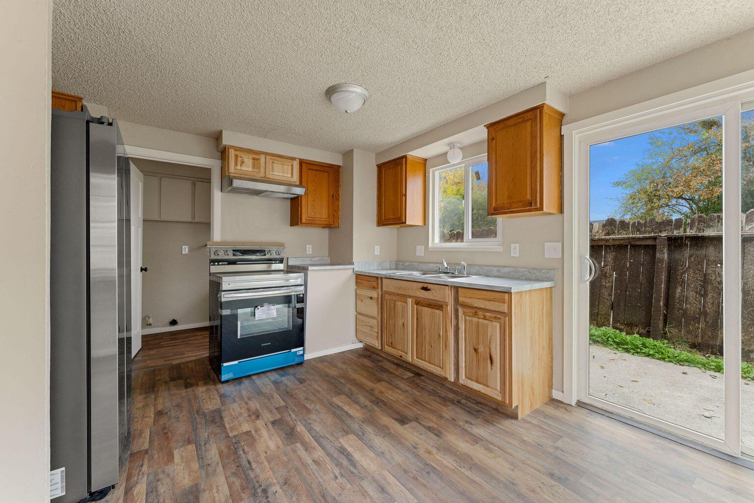1215 West Main Street, Unit F Medford, OR 97501 - Photo 12 of 31 20251105234958708435000000-o