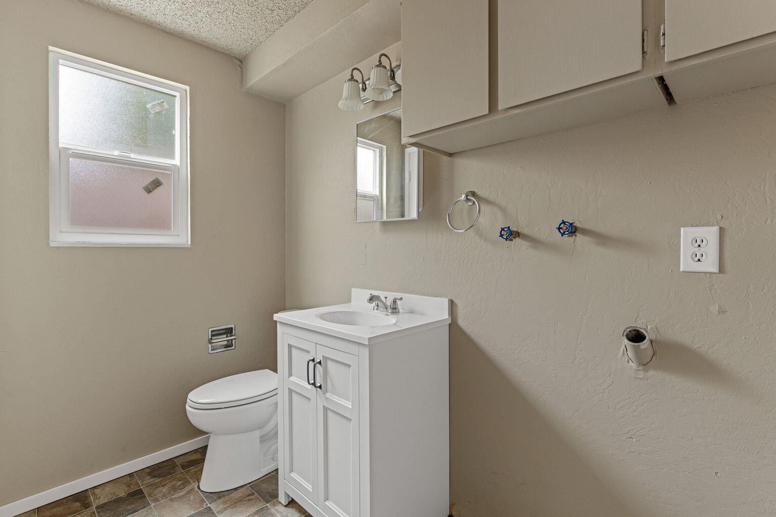 1215 West Main Street, Unit F Medford, OR 97501 - Photo 27 of 31 20251105235013605890000000-o