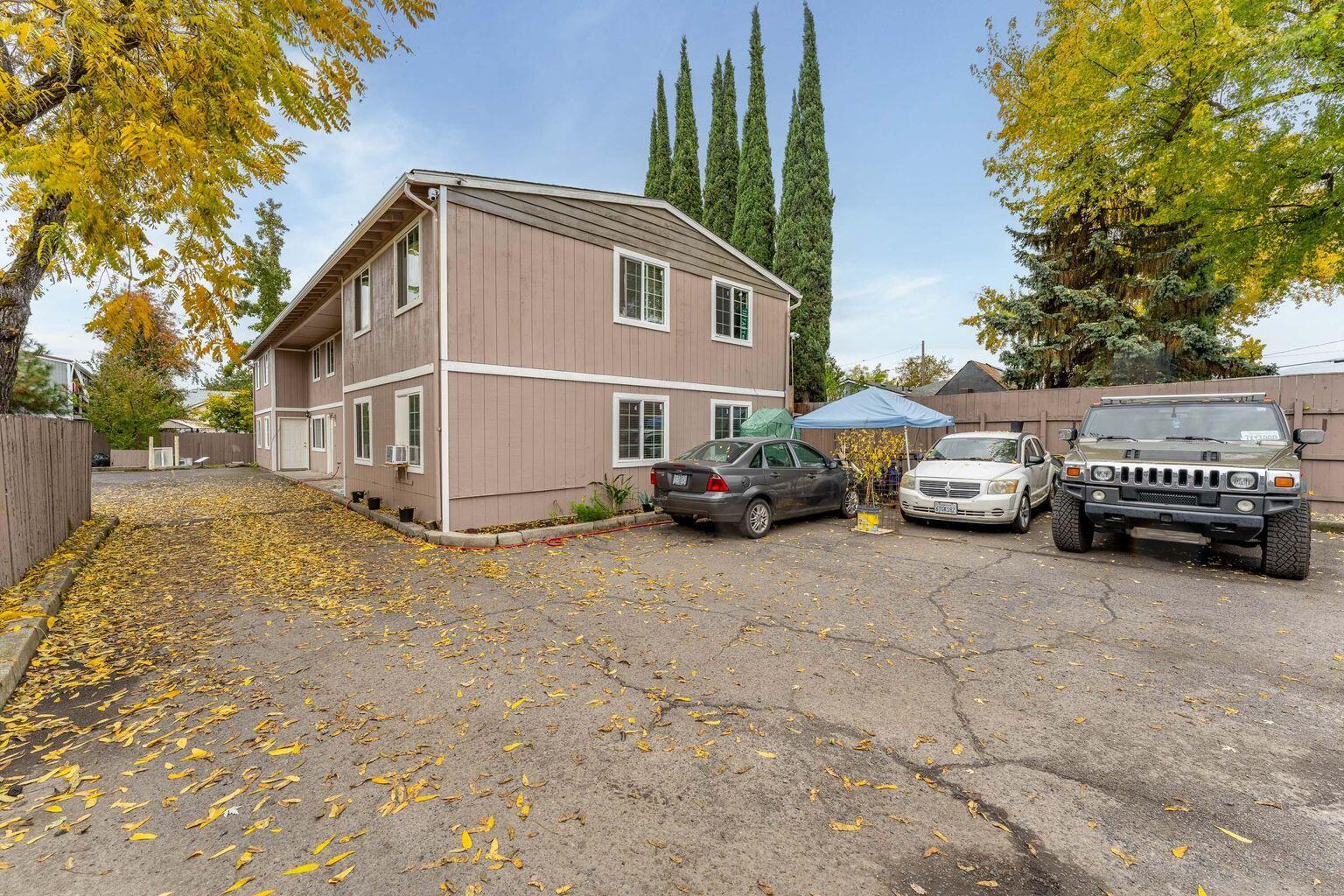 1215 West Main Street, Unit F Medford, OR 97501 - Photo 5 of 31 20251105234950670658000000-o