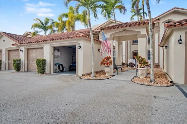 $379,900 | 206 Newport Drive, Unit 803, Naples, FL 34114