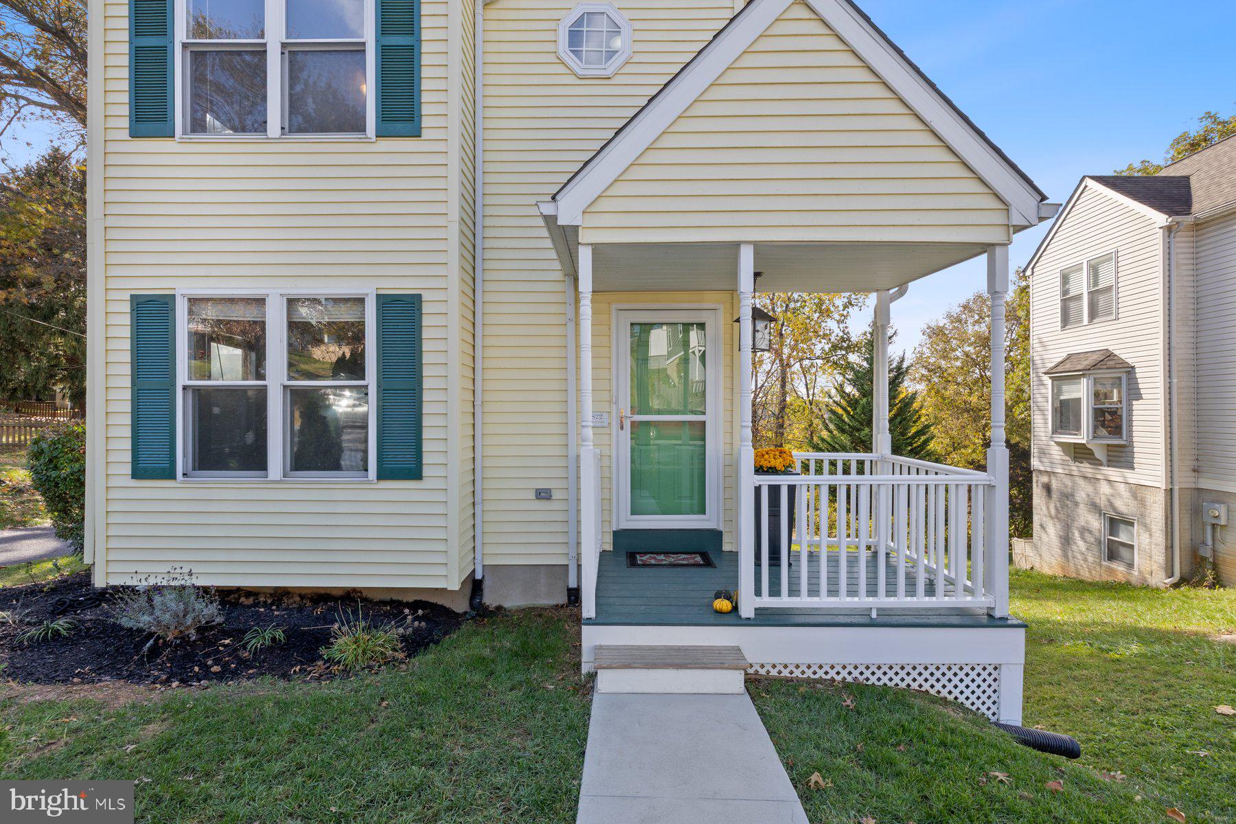 822 East B Street Brunswick, MD 21716 - Photo 4 of 42 a front view of a house with garden
