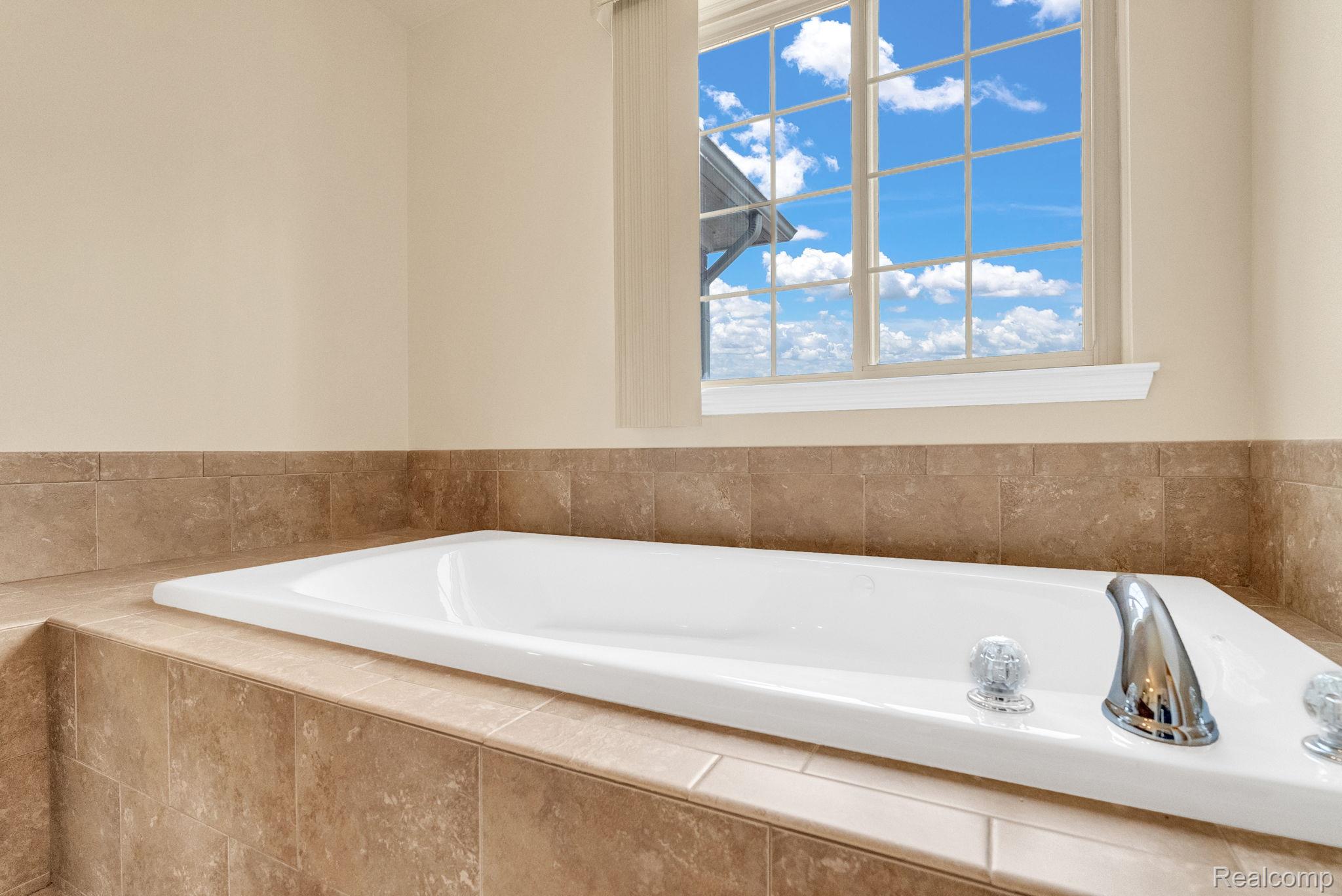 4122 Hawks Nest Road Utica, MI 48317 - Photo 45 of 74 Full bathroom with a bath