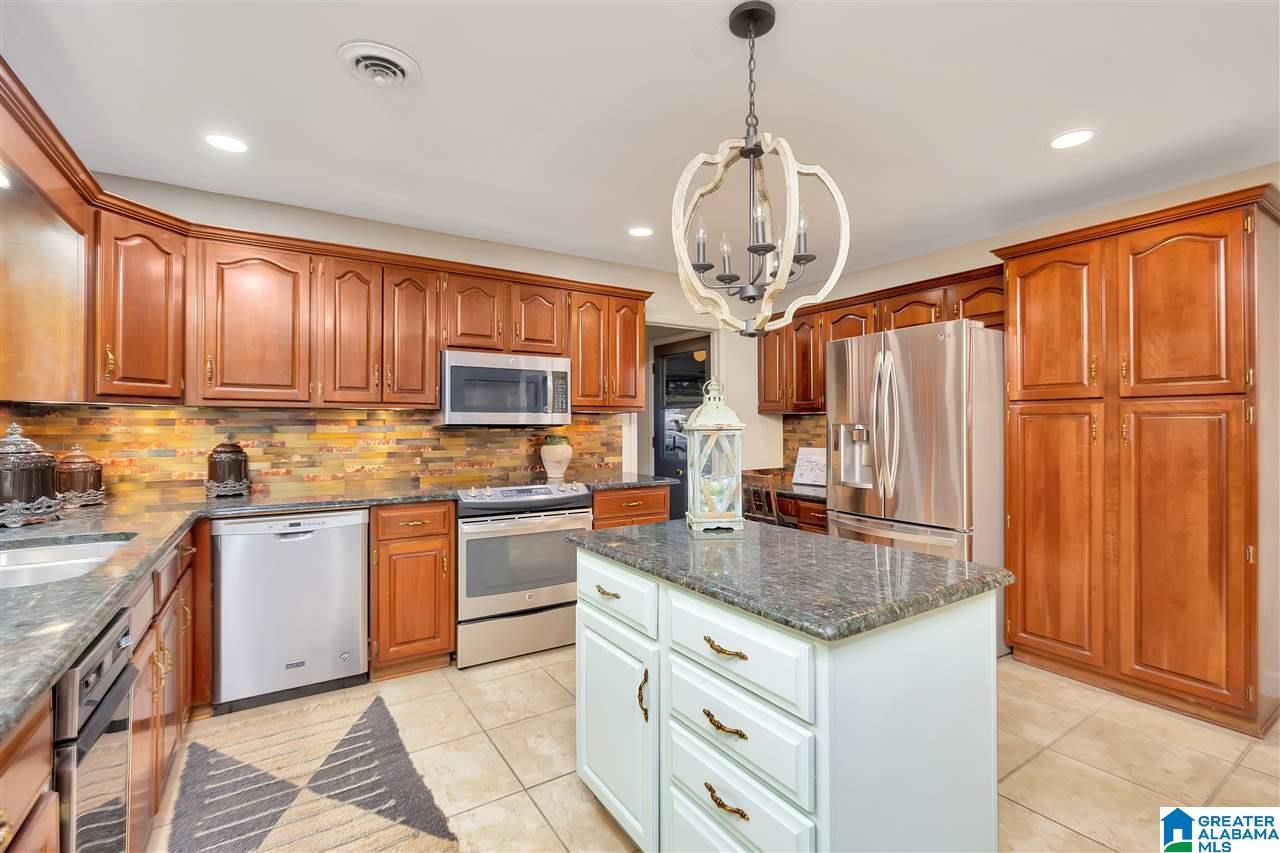 108 Viewpoint Circle Pell City, AL 35128 - Photo 4 of 39