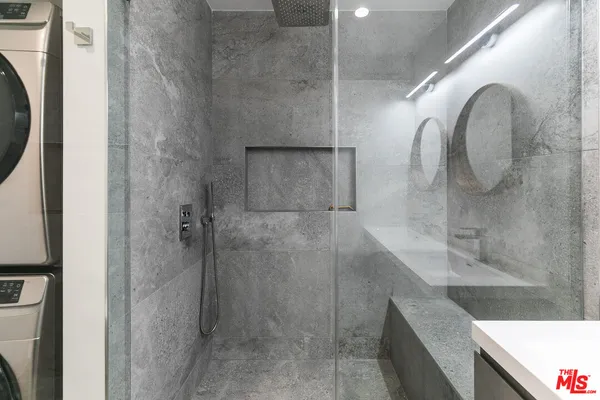 $4,195 | 8335 Gladbeck Avenue, Northridge, CA 91324