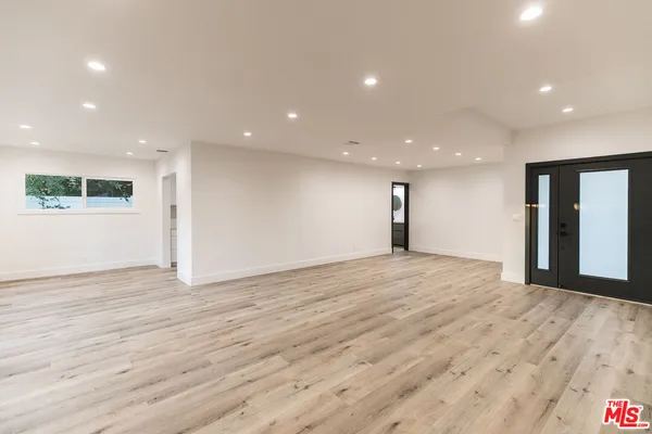 $4,195 | 8335 Gladbeck Avenue, Northridge, CA 91324