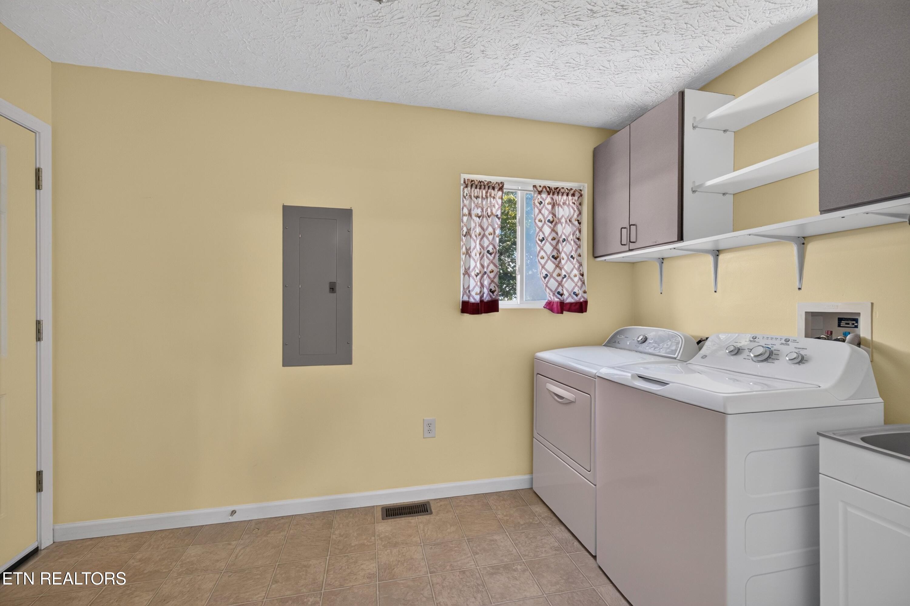 435 Morie Road Dandridge, TN 37725 - Photo 17 of 48 LARGE MAIN LEVEL LAUNDRY