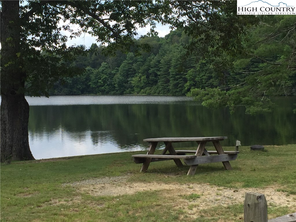 442 Windridge Road Newland, NC 28657 - Photo 30 of 36 Gallery Image 30