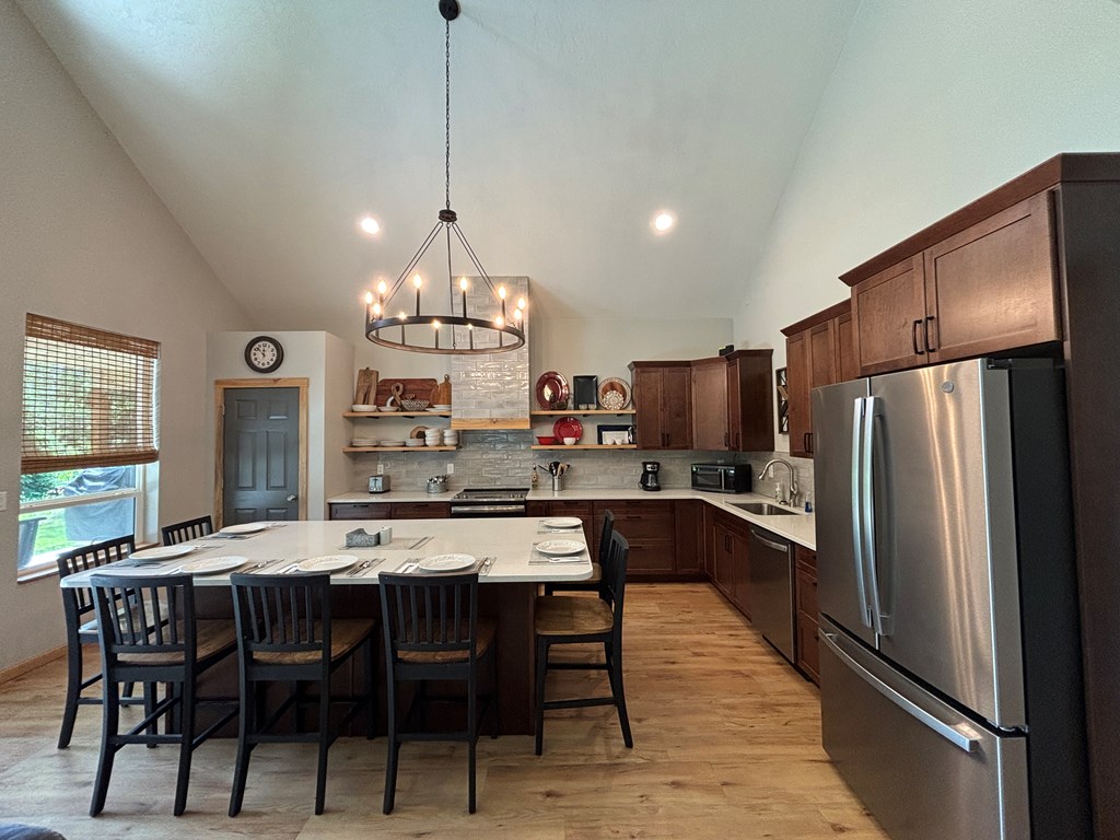 32 Shay Road Cascade, ID 83611 - Photo 13 of 40 Everyone hangs out in the kitchen!