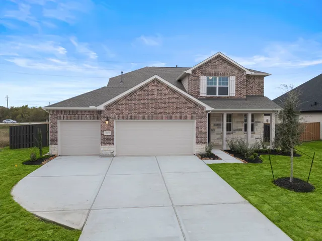 $389,990 | 9919 Goliad Drive, Mont Belvieu, TX 77523