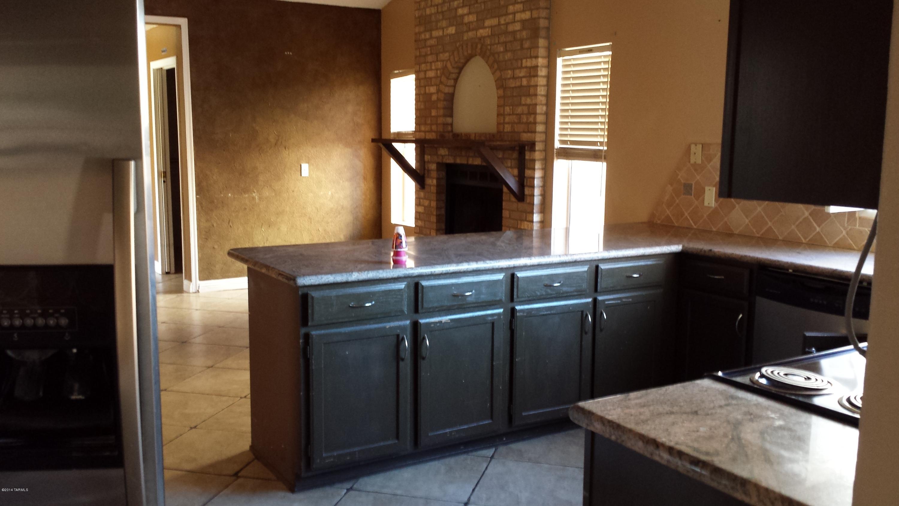 8174 North Plantation Place Tucson, AZ 85741 - Photo 8 of 24