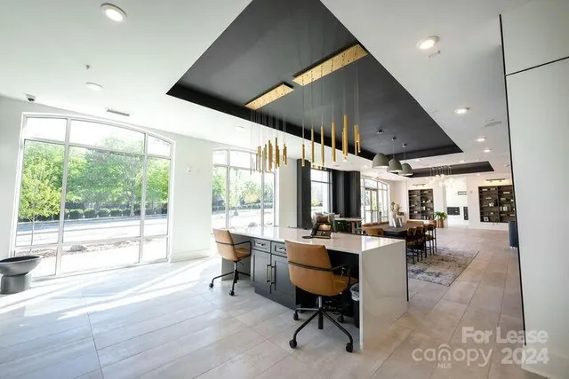 $1,699 | 425 West Trade Street, Unit 1ER, Charlotte, NC 28202