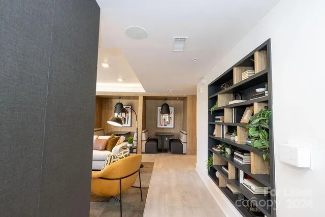 $1,699 | 425 West Trade Street, Unit 1ER, Charlotte, NC 28202