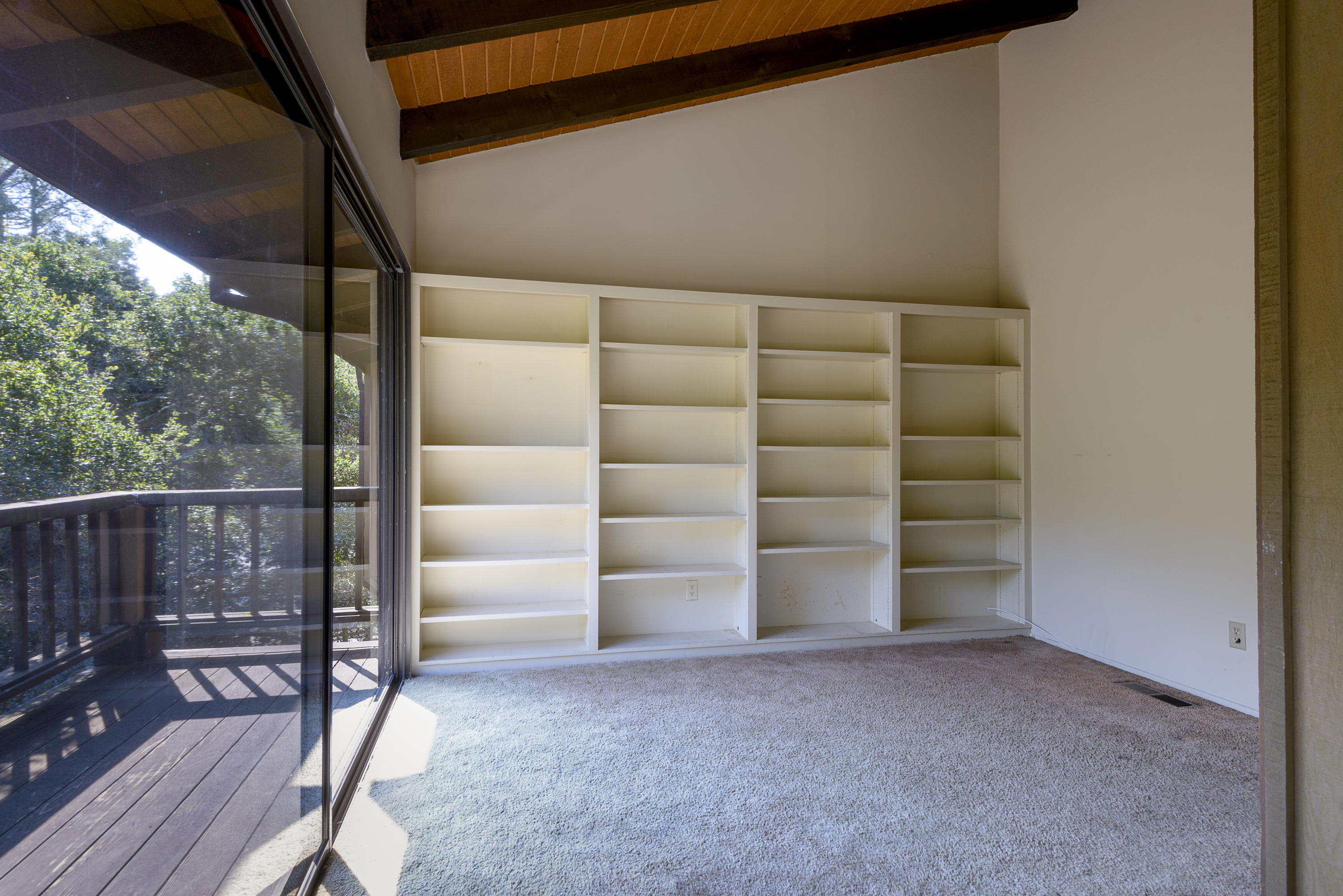 7. AdjLivingRoom