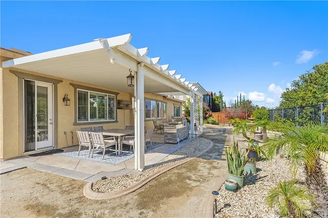 a view of a chair and table in the backyard