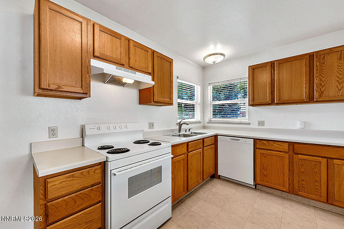 1295 Feather Way Reno, NV 89509 - Photo 13 of 27 _NZF4225